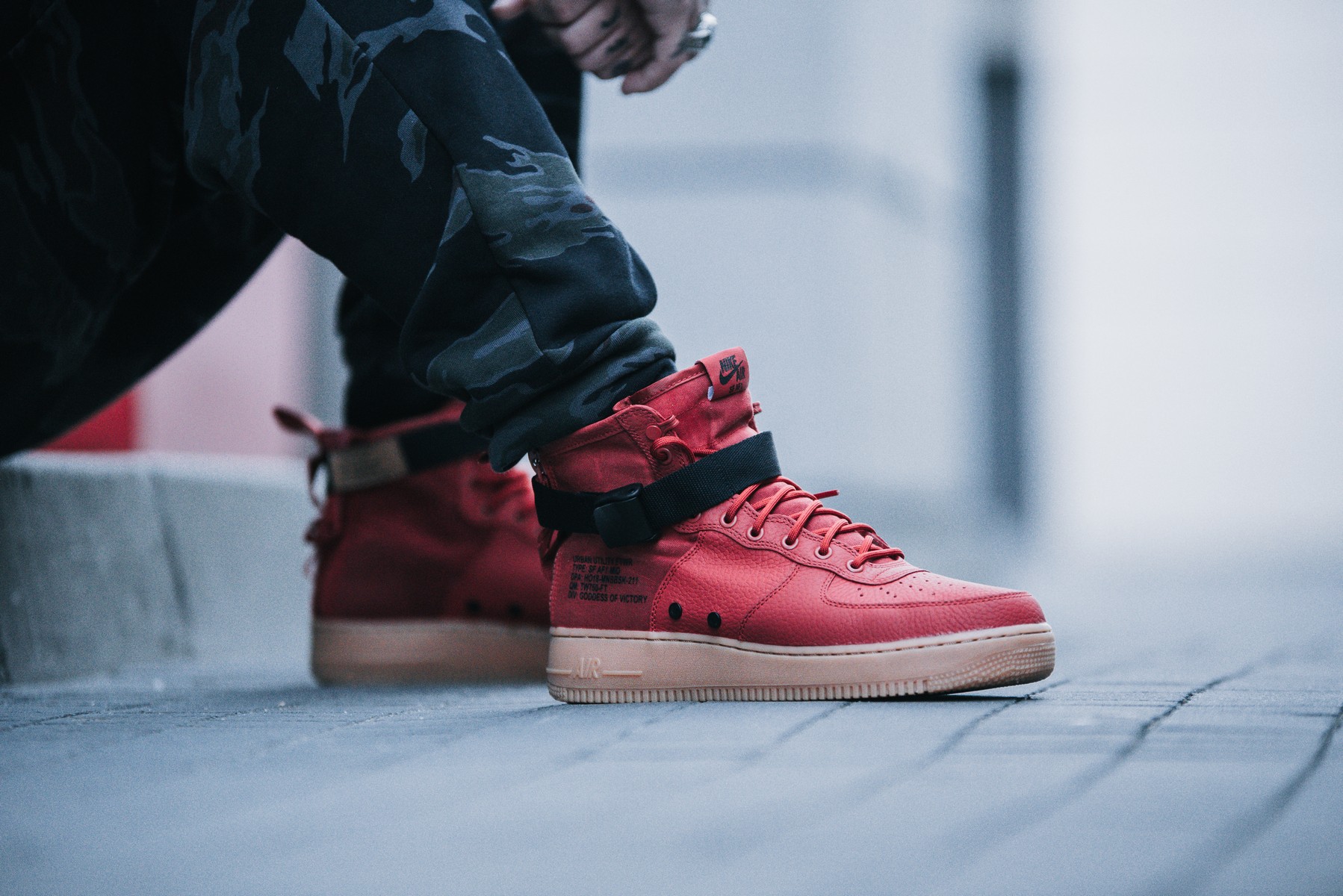 Nike sf air force 1 mid dune red deals